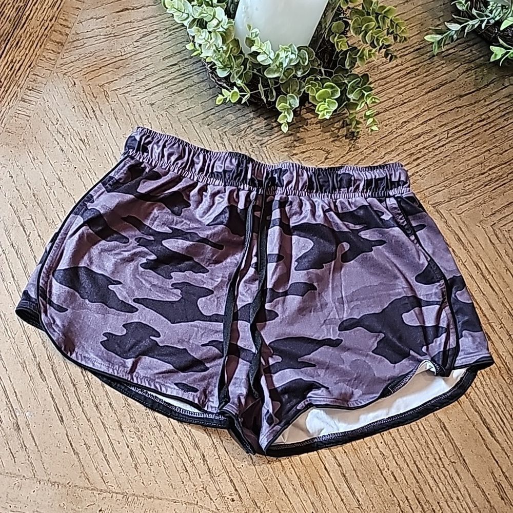 Gray and black camo shorts size L